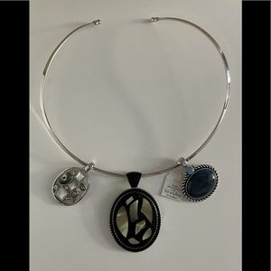 Silver tone collar necklace and assorted slides